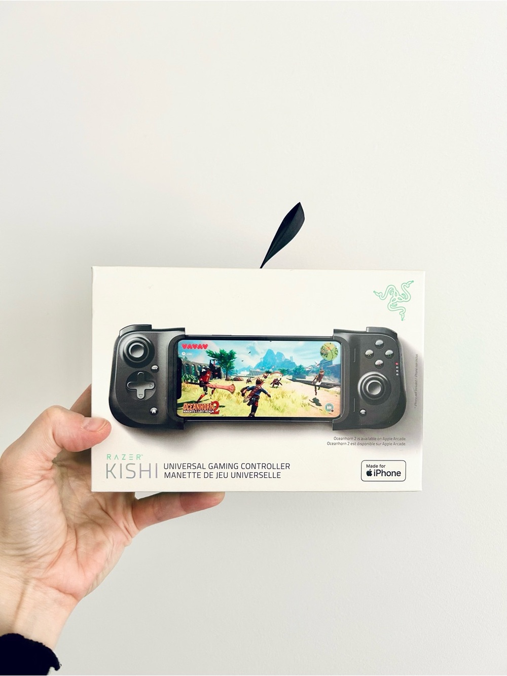 Razer Kishi Gaming Controller for iPhone Lightning Bolt Video Gaming Steam Game